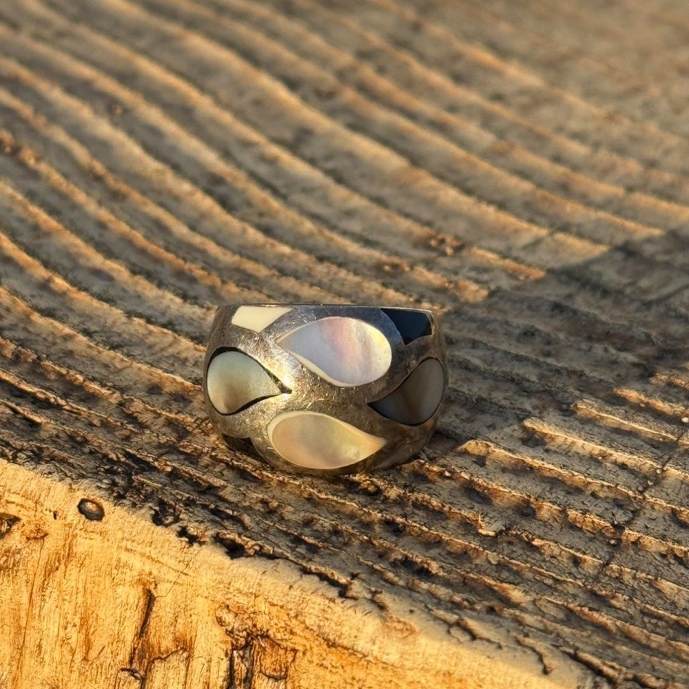Sterling silver Mother of Pearl Ring